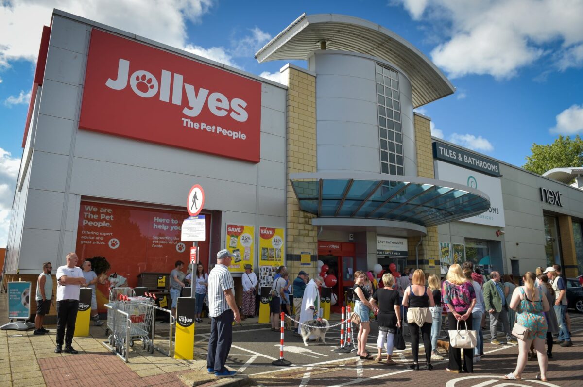 Redknapp Family Open New Jollyes Store In Poole | Pet Business World